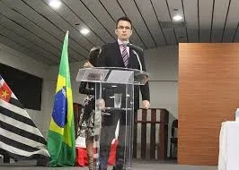 Palestra sobre os riscos cardiovasculares do exercícios no 9o.Batalhão da PM de Marília.